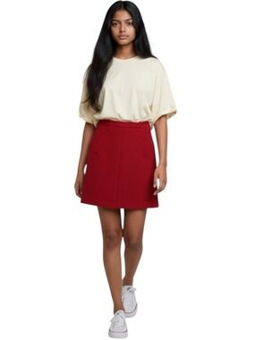 Women’s Red Pencil Skirt Size 2 True Red, Stretchy, Made in Italy, NWOT!